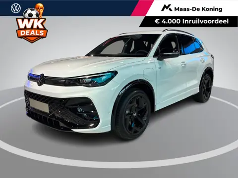 Volkswagen Tiguan R-Line 1.5 eHybrid 204 PK 6 versn. DSG · Voorstoelen verwarmbaar · Sfeerverlichtin