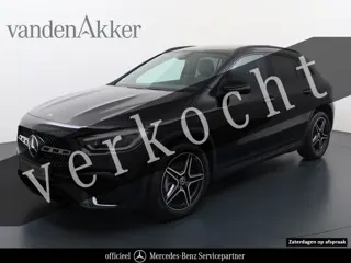 Mercedes-Benz GLA 250 e AMG // Trekhaak / Panoramadak // Keyless Entry // MultiBeam LED // Carplay /