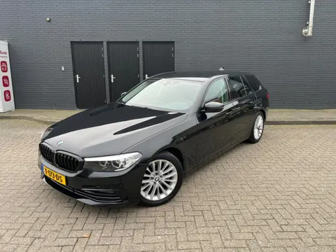 BMW 5-serie Touring 520i High Executive Luxury Line Black Optic pakket