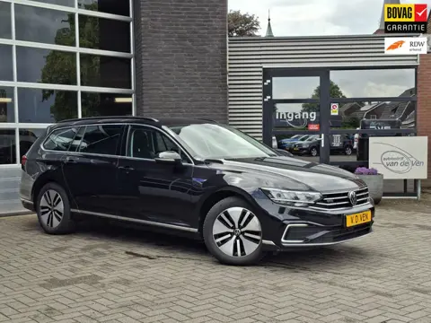 Volkswagen Passat Variant 1.4 TSI PHEV GTE Business Premium | Zwenkbare trekhaak | Camera | Massages