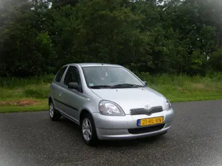 Toyota Yaris 1.3-16V VVT-i Sol . AUTOMAAT , geen apk .