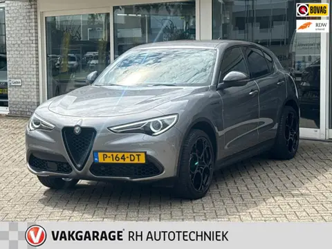 Alfa Romeo Stelvio 2.0 T AWD First Edition Carbon, Veloce uitgevoerd, ABC uitlaatklep.
