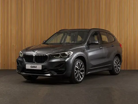 BMW X1 sDrive20i CAMERA | HUD | LEDER (bj 2019, automaat)