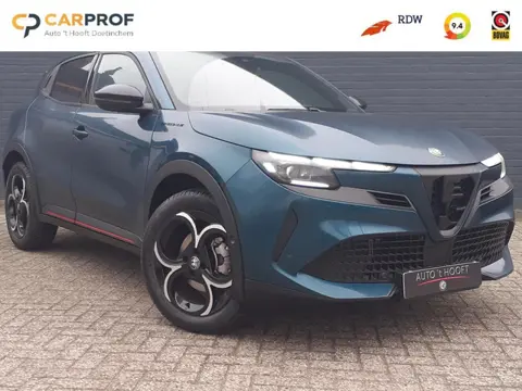 Alfa Romeo Junior 1.2 Turbo 145pk Hybrid Ibrida Speciale Sabelt-Sportstoelen/Panorama-Schuif-Kanteld