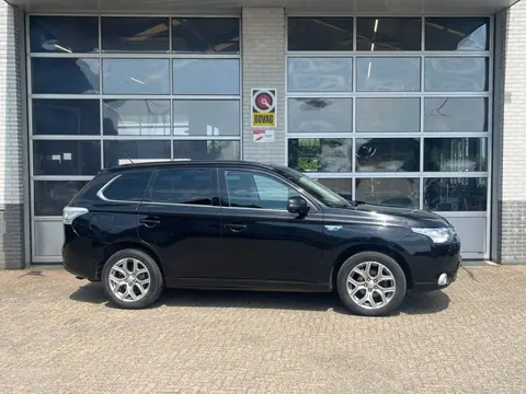 Mitsubishi Outlander 2.0 PHEV Instyle 1e Eig Trekhaak Leder Navi Schuifdak NL auto