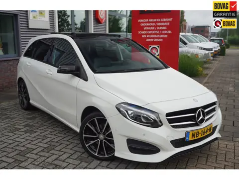 Mercedes-Benz B-klasse 180 Ambition / Incl setje Winterwielen / Pano / Stoelverwarming / Trekhaak