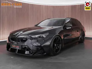 BMW M5 Touring |BTW-auto|Cobra suspensions|B&W|pano|M-drive prof|iconic glow|carbon interieur|stoelv