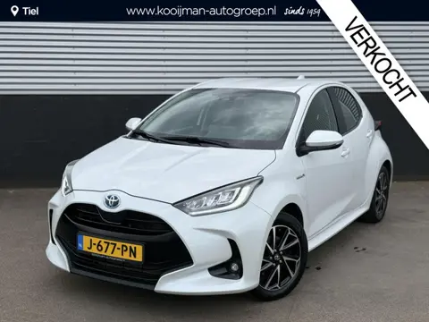 Toyota Yaris 1.5 Hybrid First Edition Nieuw geleverd en dealeronderhouden, Trekhaak, Navigatie, LED,