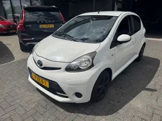 Toyota Aygo 1.0 VVT-i Aspiration 5DRS AIRCO TOERENTELLER LED FACELIFT ORIG NL NAP