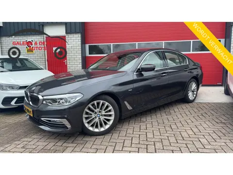 BMW 5-serie 520i High Executive ZEER MOOI! / FULL LED / 360GR CAMERA / STOELVERW / CLIMA / PDC / BLU