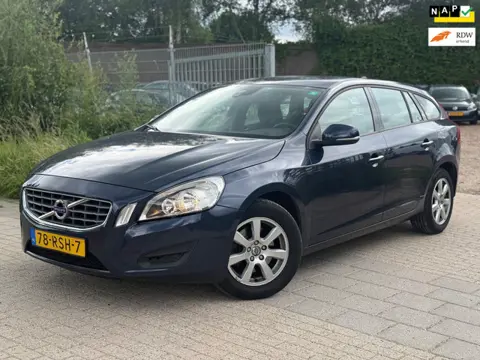 Volvo V60 1.6 T3 Kinetic Airco Cruise Navi Psensor