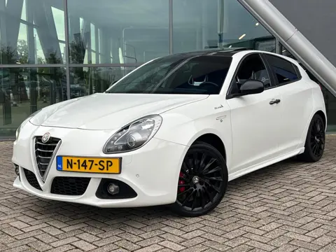 Alfa Romeo Giulietta 1.4 T Exclusive Automaat, Pano, Leder, Zeer Mooi!
