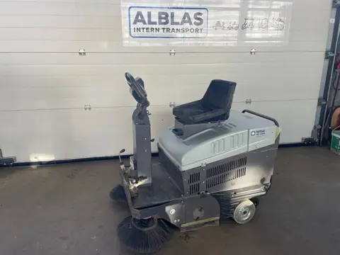 Nilfisk Opzitveegmachine