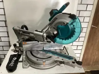 Gebruikte afkortzaag Makita LS1219L