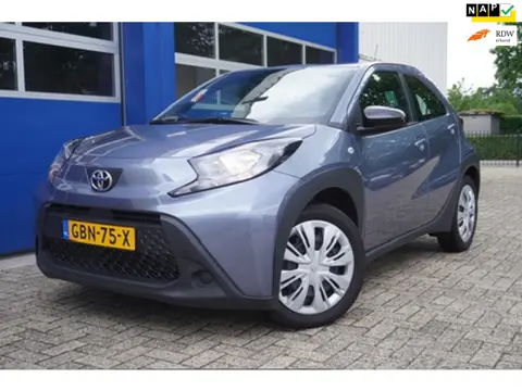 Toyota Aygo X 1.0 VVT-i MT Play