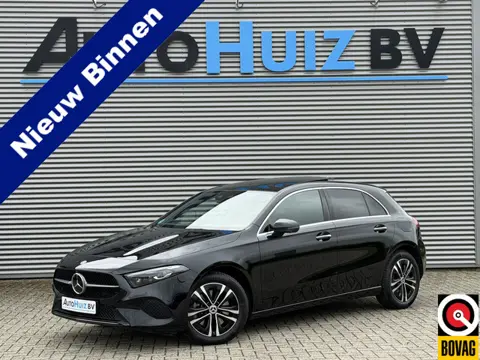 Mercedes-Benz A-Klasse 250 e Luxury Line Panoramadak Trekhaak Stuurwielverwarming Carplay ACC 360 gr