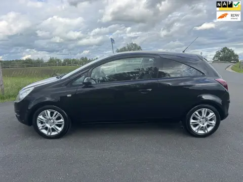 Opel Corsa 1.4-16V Color Edition