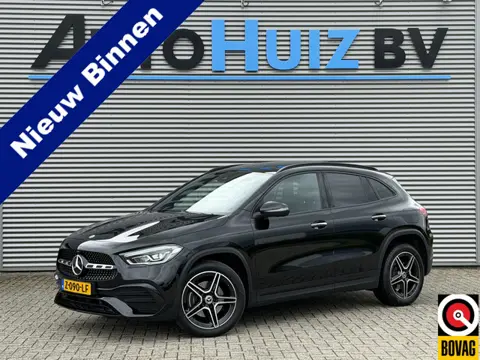 Mercedes-Benz GLA 250 e AMG Line Panoramadak Carplay 19 Inch Sfeerverlichting Stoelverwarming Achter