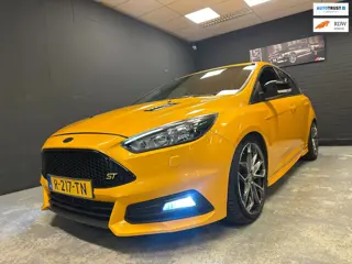 Ford Focus 2.0 EcoBoost ST-2 Performance Sportieve Leder Xenon Recaro Keyless