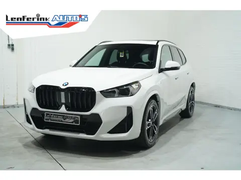 BMW X1 sDrive20i M Sport Panodak Led koplampen Camera Shadowline Stuur- en stoelverwarming 19 Inch V