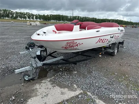 Yamaha Bay Boat w/ Trailer