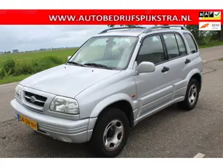 Suzuki Grand Vitara 2.0 // 4X4 / WEINIG KM / 5-DRS //