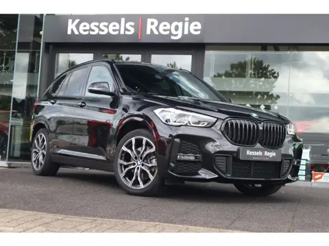 BMW X1 xDrive25e M-Sport | HuD | Trekhaak | 19” | Camera | Leer | Stoelverwarming | DAB+ | Sensoren