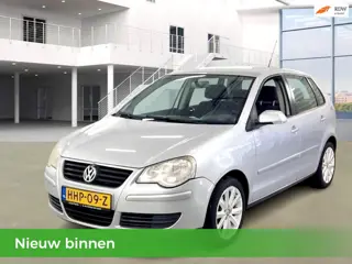 Volkswagen POLO 1.4-16V 5D AIRCO 1e EIGENAAR NIEUWE APK VELGEN CARPLAY NAVI SCHERM ELEK.RAMEN