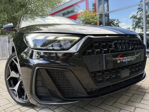 Audi A1 Sportback 40 TFSI 200PK AUT. *!* 2x S-LINE *!* NAVI/ CARPLAY/ LED/ 18 INCH/ BLACK OPTIEK *!*