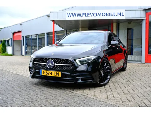 Mercedes-Benz A-klasse 180 d AMG Premium Plus Aut. Pano|Sfeer|Leder-Alcant.|Sportstoelen|Cam