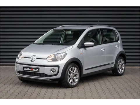 Volkswagen up! 1.0 cross up! BlueMotion (bj 2016)