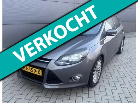 Ford Focus 1.0 EcoBoost Trend rijdt en schakelt goed ( tik in de motor)