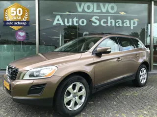 Volvo XC60 2.0 T5 Momentum Plus Automaat | Rijklaar incl garantie | Panoramadak Trekhaak Camera 4-C 