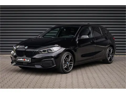 BMW 1-serie 118i M-Sport stuur - Shadow Line (bj 2021)