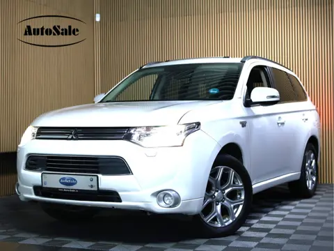 Mitsubishi Outlander 2.0 PHEV Instyle NAVI PANO THAAK CLIMA CAMERA CRUISE KEYLESS START '14