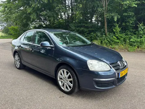 Volkswagen Jetta 1.6 Comfortline | Clima | Navi | Camera | APK 08-2027
