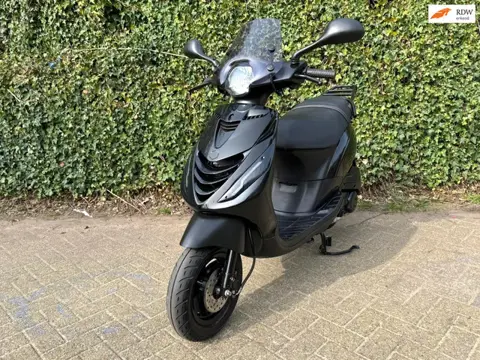 Piaggio Zip 45km RUNNER E5 Glans-Mat zwart BETAAL met in3