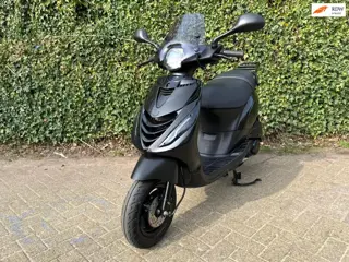 Piaggio Zip 45km RUNNER E5 Glans-Mat zwart BETAAL met in3