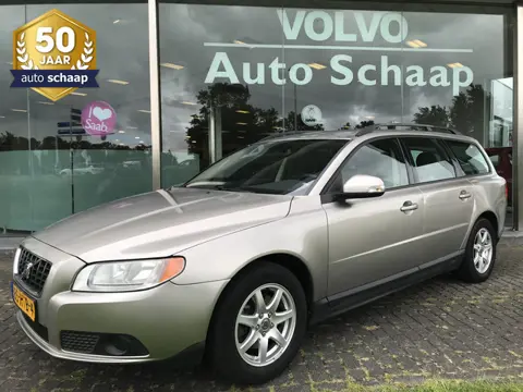 Volvo V70 2.0i Family Line | Rijklaar | Geïntegreerde zitverhogers Vaste trekhaak Lichtmetaal