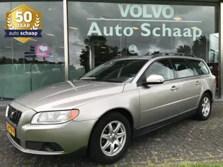Volvo V70 2.0i Family Line | Rijklaar | Geïntegreerde zitverhogers Vaste trekhaak Lichtmetaal