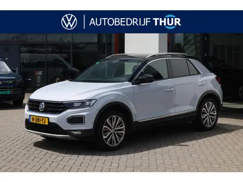 Volkswagen T-Roc 1.5 TSI Sport trekhaak, 18" LMV, LED, achteruitrijcamera, navigatie, zwarte hemel +