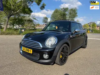 Mini 3-Deurs / / panoramadak / airco / navigatie / elek.ramen / deurvergendeling / nap.... .