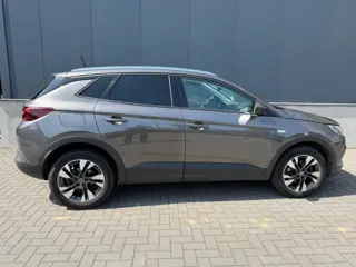 Opel Grandland X 1.2 Turbo Innovation airco/carplay/navi/Enz.