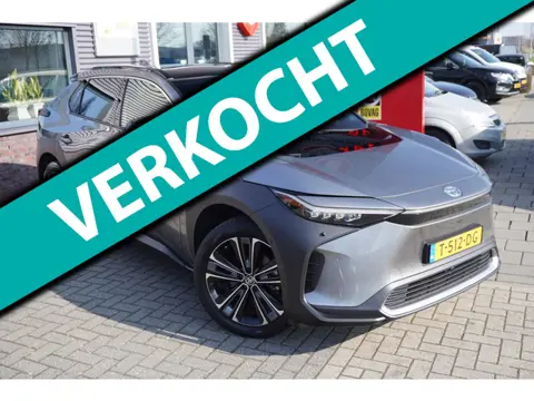 Toyota BZ4X Premium 71 kWh / SOH 97,7% / Pano / ACC / 360 Camera / JBL / Trekhaak / Stoelventilatie 