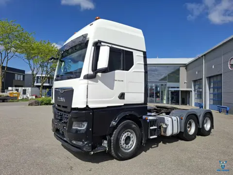 MAN TGX 33.510 / 6X4 / HYDRAULICS / !!ONLY:335411 KM!! / ACC / LWDS / NAVI / FRIDGE / AUTOMATIC / EU