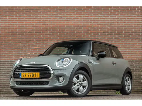 MINI Cooper 1.5 Business, 65.000km NAP, Half leder, Keyless, PDC, Climate control, Navigatie, Cruise