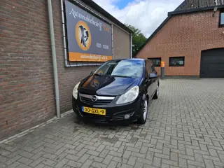 Opel Corsa 1.4-16V Executive (bj 2008)