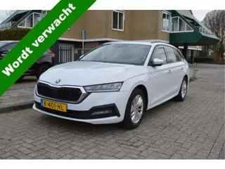 Škoda Octavia Combi 1.0 TSI Busn. Ed. NL-auto / Led verl. / Apple,android / Virtual dash.