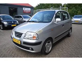 Hyundai Atos 1.1i Dynamic Cool rondom gebruikerssporen,centrale deurvergrendeling werkt niet goed