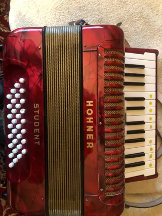 ACCORDEON HOHNER STUDENT 32 bas in koffer.